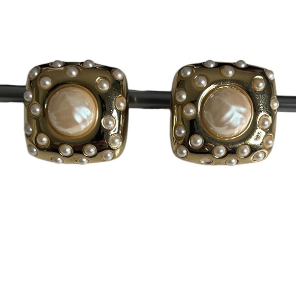Givenchy Vintage 1980’s Oversized Designer Clip Back Gold Tone Pearl - Picture 1 of 8